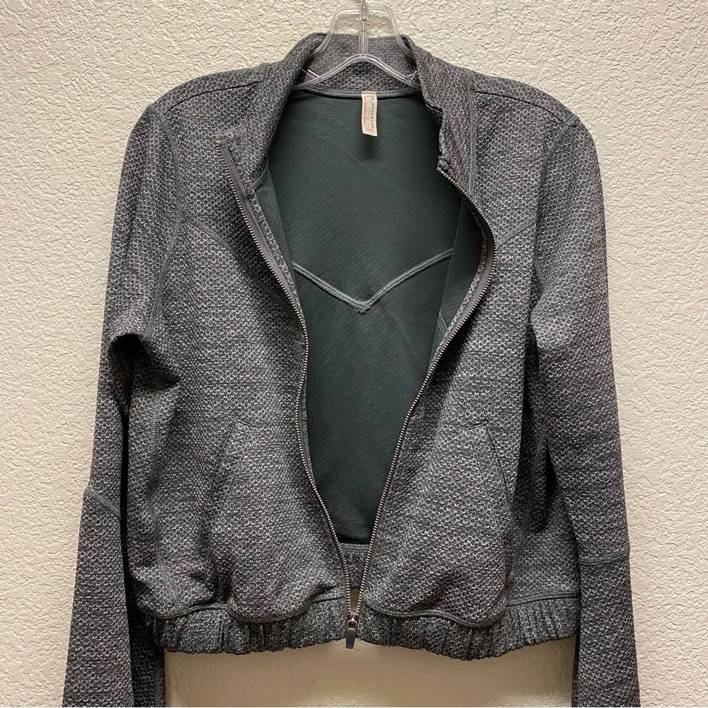 FREE PEOPLE MOVEMENT Off The Grid Zip Front Bell Sleeve Jacket Medium - Picture 3 of 12